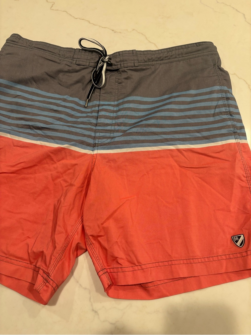 Cremieux swimwear board shorts.
Men’s XL swim trunks.